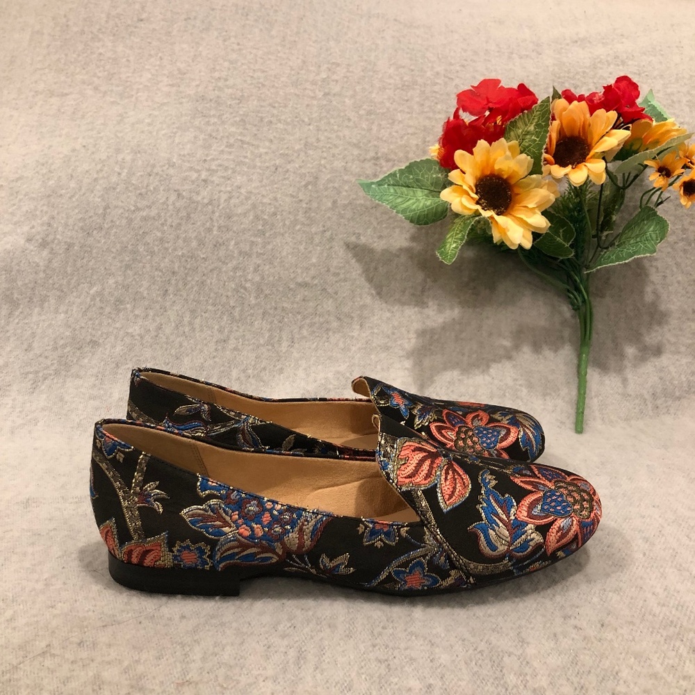 NWT - Naturalizer Black & Floral Brocade Fabric Loafers